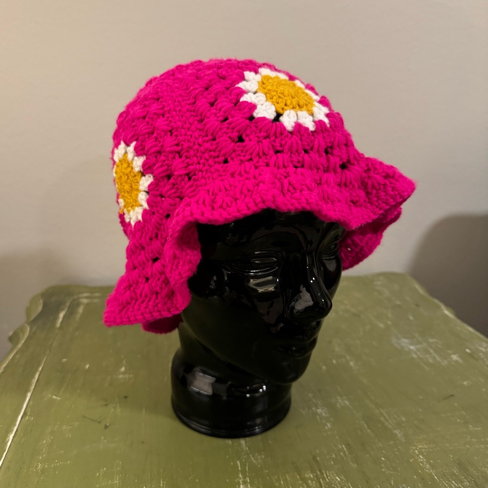 Neon pink knit crochet bucket hat floral motif